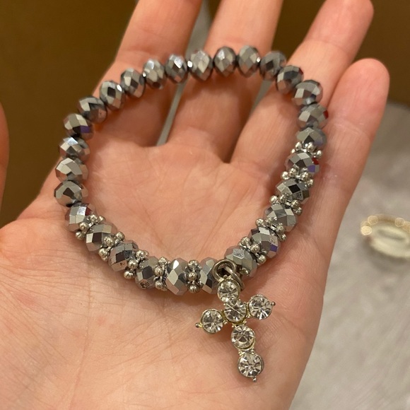 Shiny gunmetal cross bracelet - Picture 4 of 4